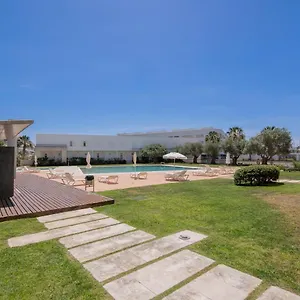 Marina Retreat - An Exquisite 2 Bedroom On The Marina Apartment